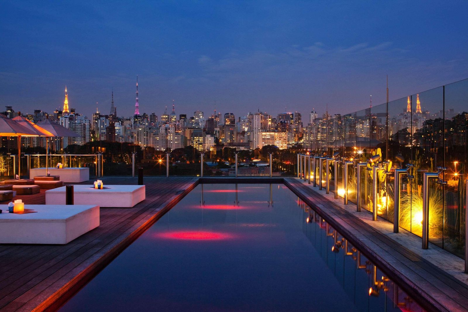 Bể bơi sang trọng tại Hotel Unique tại Sao Paulo