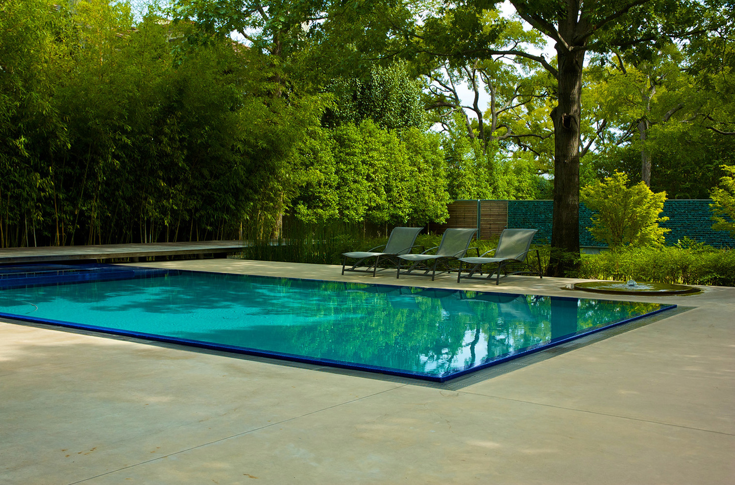 Mẫu bể bơi sân vườn tiết kiệm chi phí